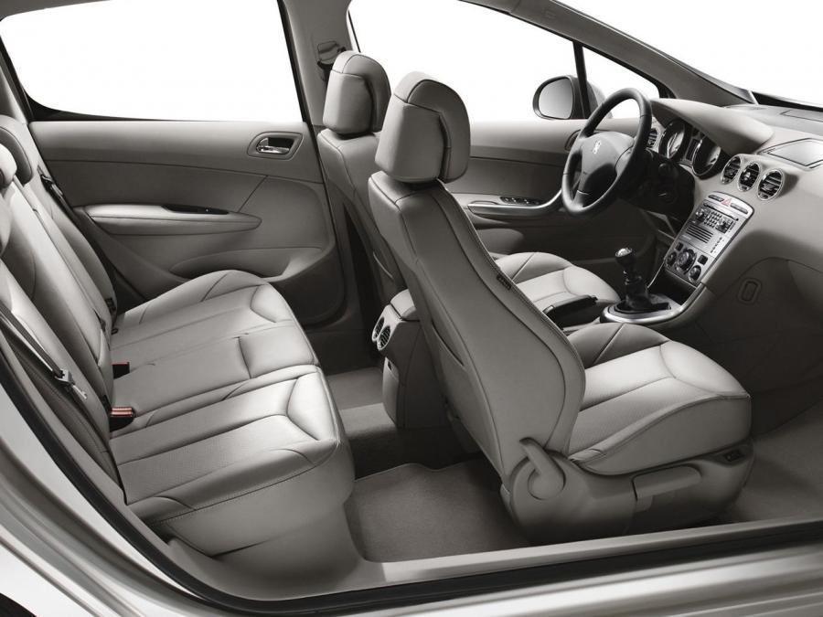  Peugeot 308 5-Door 2008 года  (фото 6 из 21)